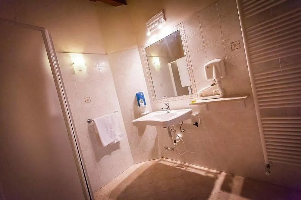 קבריאנה Hotel Alla Corte Dei Bicchi 3*,